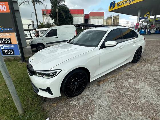BMW 330i 2.0 16V TURBO GASOLINA SPORT AUTOMÁTICO BMW 330i 2.0 16V TURBO GASOLINA SPORT AUTOMÁTICO